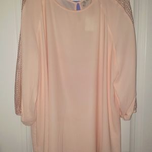 Peek Arm Blouse